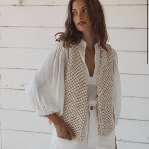 Kara Thoms Vivi Vest in Oat